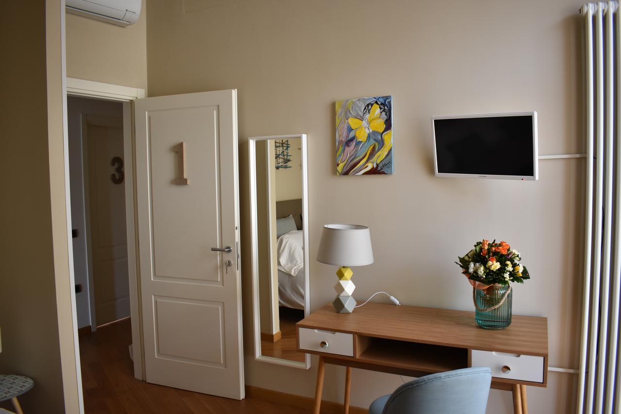 I Vicere B&B Deluxe เนเปิลส์ ภายนอก รูปภาพ