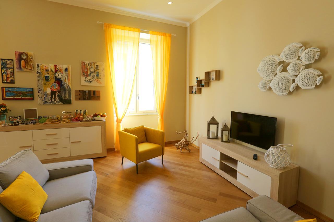 I Vicere B&B Deluxe เนเปิลส์ ภายนอก รูปภาพ