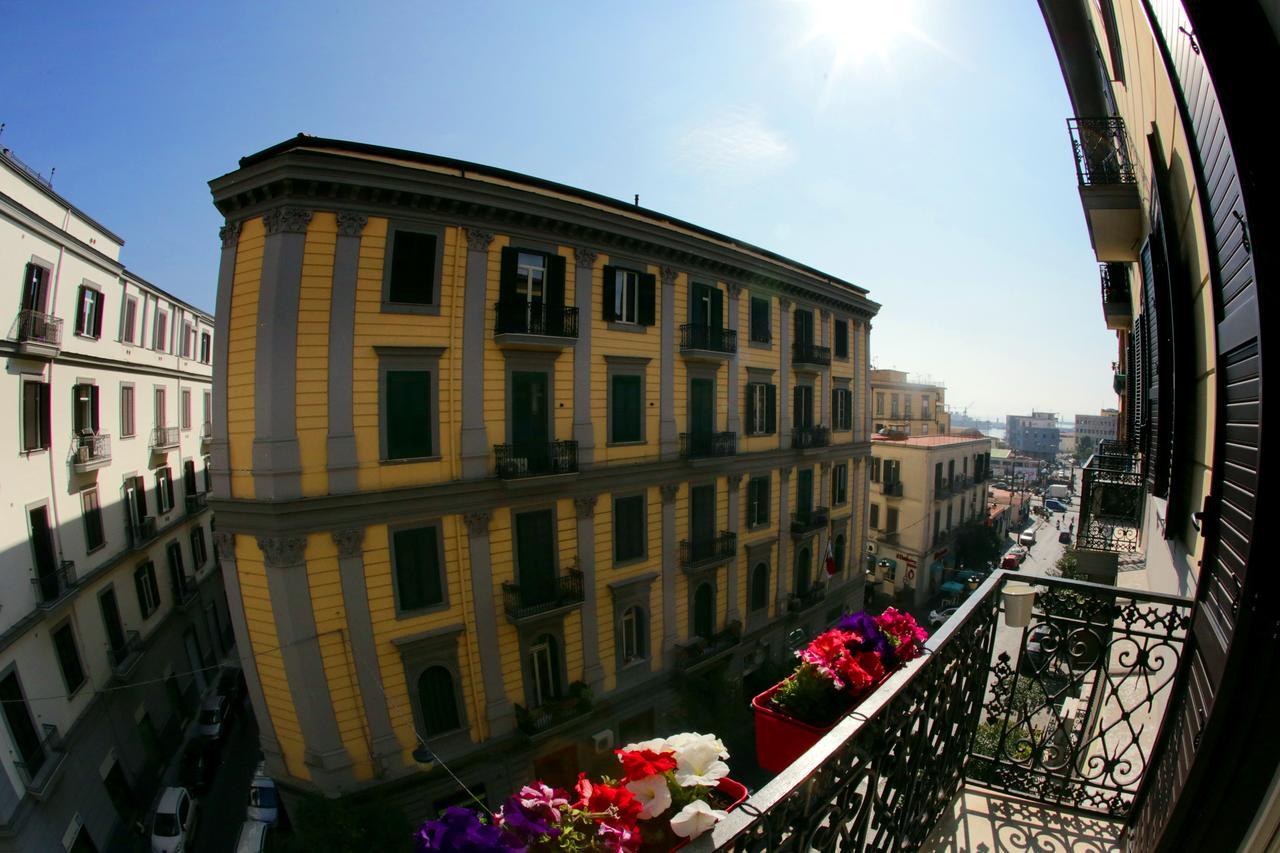 I Vicere B&B Deluxe เนเปิลส์ ภายนอก รูปภาพ